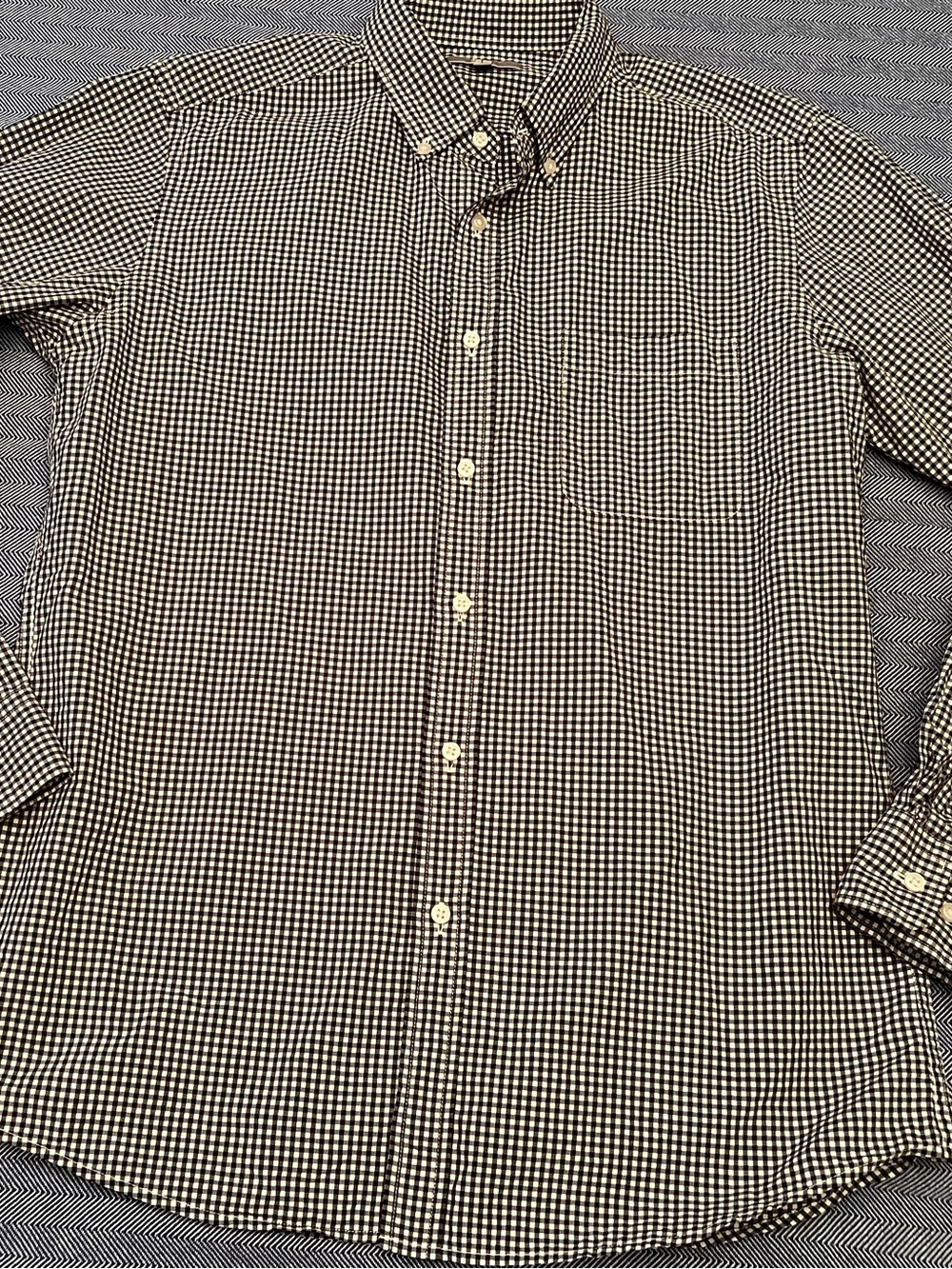 Men’s Uniqlo Long Sleeved Black and White Gingham Button-Down Shirt, Size Medium